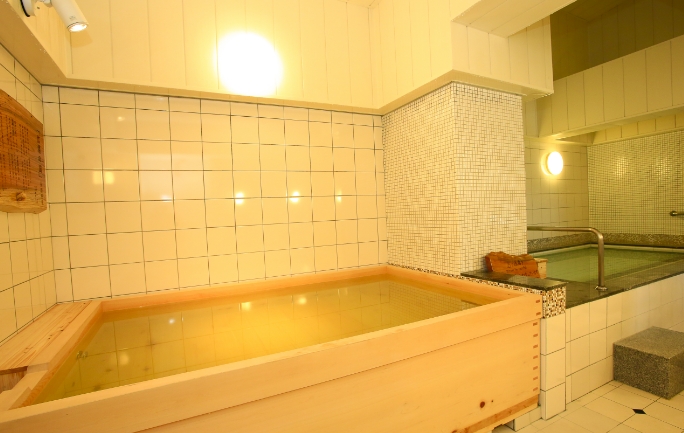 巴の湯（7F）檜風呂とタイルの大浴場